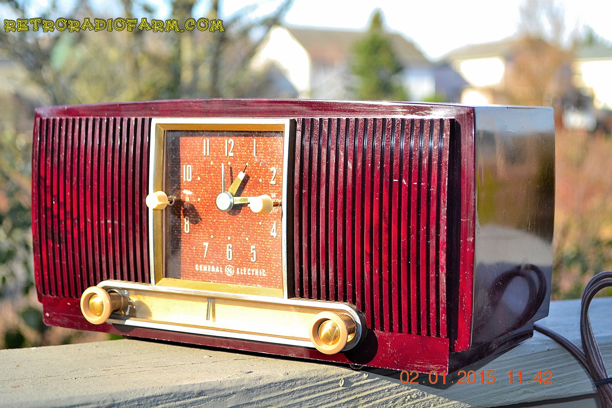 SOLD! - Jan 19, 2015 - SVELTE Burgundy General Electric Model 543 Retro AM Clock Radio Works! - [product_type} - General Electric - Retro Radio Farm