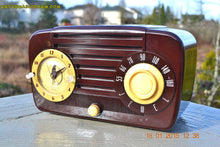 Charger l&#39;image dans la galerie, SOLD! - Aug 12, 2015 - GOLDEN AGE 1949 Jewel Model 910 AM/ Brown Swirly Marbled Bakelite Tube Radio Totally Restored! - [product_type} - Jewel - Retro Radio Farm