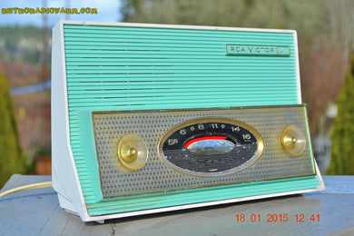 売れました！ - 2014 年 4 月 28 日 - ターコイズ レトロ Jetsons ヴィンテージ 1957 RCA Victor モデル 1-X-4HE AM 真空管ラジオが動作します。