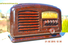 Charger l&#39;image dans la galerie, SOLD! - Feb 19, 2016 - ART DECO 1940 AIRLINE Model 04BR-513 AM Brown Swirly Marbled Bakelite Tube Radio Totally Restored! - [product_type} - Airline - Retro Radio Farm