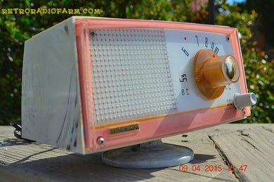 売れました！ - 2015 年 4 月 21 日 - 新古品 ピンクと白のマーベライズされたジェットソン スタイル ラジオ ラファイエット モデル FS-233 AM 真空管ラジオ 信じられないほど!