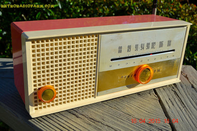 売れました！ - 2015 年 5 月 15 日 - カーネーション ピンク レトロ Jetsons 60 年代初期 Arvin モデル 30R12 チューブ FM ラジオが動作します。