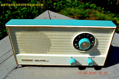 売れました！ - 2015 年 4 月 20 日 - ターコイズ AM/FM レトロ ヴィンテージ ミッドセンチュリー Viscount ソリッド ステート ポータブル ラジオが完全に復元されました。