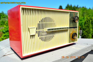 売れました！ - 2016 年 2 月 8 日 - Bluetooth MP3 対応 - サーモン ピンク レトロ Jetsons ヴィンテージ 1959 Truetone モデル D2832B AM 真空管ラジオが動作します。