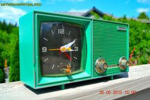 画像をギャラリービューアに読み込む, SOLD! - Dec 11, 2015 - KELLY GREEN Retro Jetsons Vintage 1960s or 1970s Soundwave AM Solid State Clock Radio Alarm WORKS! - [product_type} - Soundwave - Retro Radio Farm