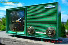 Charger l&#39;image dans la galerie, SOLD! - Dec 11, 2015 - KELLY GREEN Retro Jetsons Vintage 1960s or 1970s Soundwave AM Solid State Clock Radio Alarm WORKS! - [product_type} - Soundwave - Retro Radio Farm