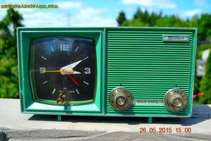 SOLD! - Dec 11, 2015 - KELLY GREEN Retro Jetsons Vintage 1960s or 1970s Soundwave AM Solid State Clock Radio Alarm WORKS! - [product_type} - Soundwave - Retro Radio Farm