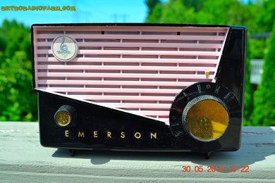 売れました！ - 2015 年 6 月 10 日 - 素晴らしい黒とピンクのレトロヴィンテージ 1957 Emerson 851 AM 真空管ラジオが完全に復元されました。