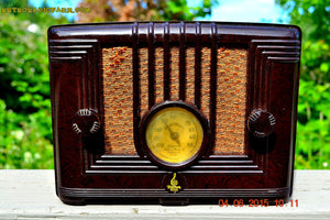 売れました！ - 2015 年 9 月 17 日 - 見事なアールデコ レトロ ヴィンテージ 1940 エマーソン モデル 126 ブラウン 渦巻き大理石ベークライト AM 真空管ラジオが完全に復元されました。