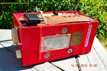 画像をギャラリービューアに読み込む, SOLD! - Dec 8, 2016 - BLUETOOTH MP3 READY - Red and White Mid Century Retro Jetsons 1957 Truetone Model DC2854 Tube AM Radio Works! - [product_type} - Truetone - Retro Radio Farm