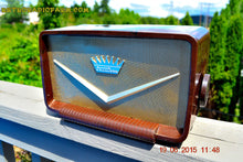 Charger l&#39;image dans la galerie, SOLD! - Aug 9, 2015 - ROCKABILLY Looking Retro Vintage Cadillac Brown Marbled Gold 1950&#39;s Truetone Western Auto D2586 AM Tube Radio WORKS! - [product_type} - Truetone - Retro Radio Farm
