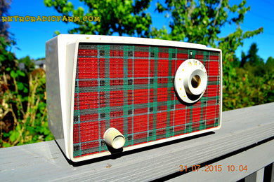 売れました！ - 2015 年 9 月 9 日 - チェック柄にマッド！ミッドセンチュリー レトロ ヴィンテージ 1956 ウェスチングハウス H503T5A 真空管 AM ラジオが動作します。