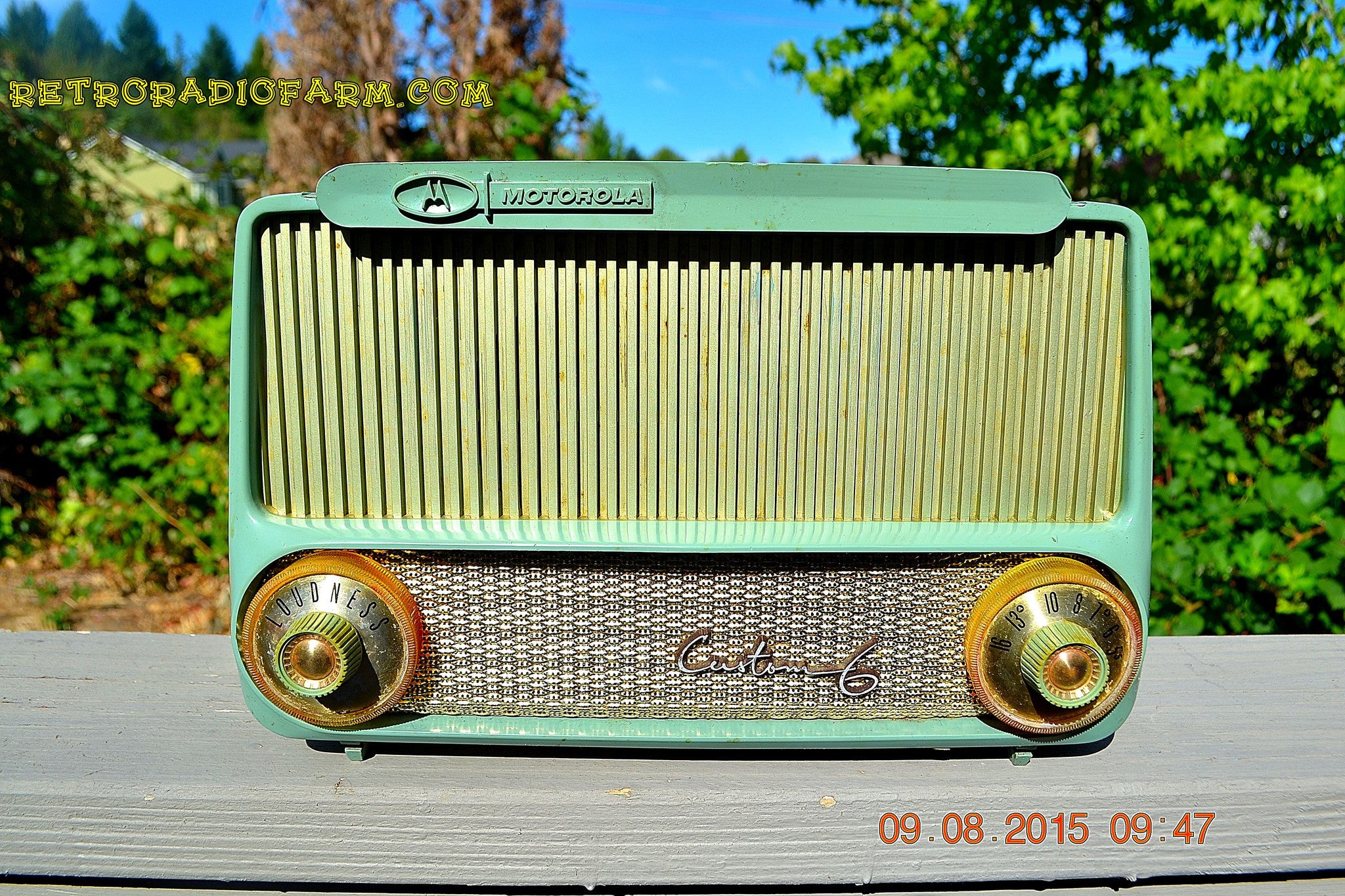 SOLD! - Mar 23, 2016 - PISTACHIO GREEN Mid Century Retro Jetsons 1955 Motorola Model A4G Custom 6 Tube AM Radio Rare! - [product_type} - Motorola - Retro Radio Farm