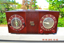 Load image into Gallery viewer, SOLD! - Sept 17, 2015 - STUDIOUS LOOKING Brown Swirly Mid Century Retro 1950 Motorola Model 5C6 Tube AM Clock Radio Works Great!! - [product_type} - Motorola - Retro Radio Farm