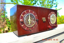 Charger l&#39;image dans la galerie, SOLD! - Sept 17, 2015 - STUDIOUS LOOKING Brown Swirly Mid Century Retro 1950 Motorola Model 5C6 Tube AM Clock Radio Works Great!! - [product_type} - Motorola - Retro Radio Farm
