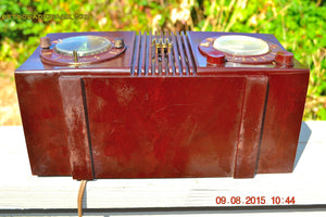 SOLD! - Sept 17, 2015 - STUDIOUS LOOKING Brown Swirly Mid Century Retro 1950 Motorola Model 5C6 Tube AM Clock Radio Works Great!! - [product_type} - Motorola - Retro Radio Farm