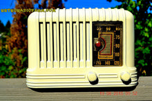 Charger l&#39;image dans la galerie, SOLD! - Nov 24, 2015 - BEAUTIFUL Art Deco Golden Age 1940 Westinghouse WR-176 Bakelite AM Tube Radio Works! - [product_type} - Westinghouse - Retro Radio Farm