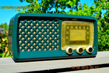 Charger l&#39;image dans la galerie, SOLD! - Dec 28, 2015 - GARDEN HOME GREEN Retro Jetsons Vintage 1955 Silvertone Model 2014 AM Tube Radio Totally Restored! - [product_type} - Silvertone - Retro Radio Farm