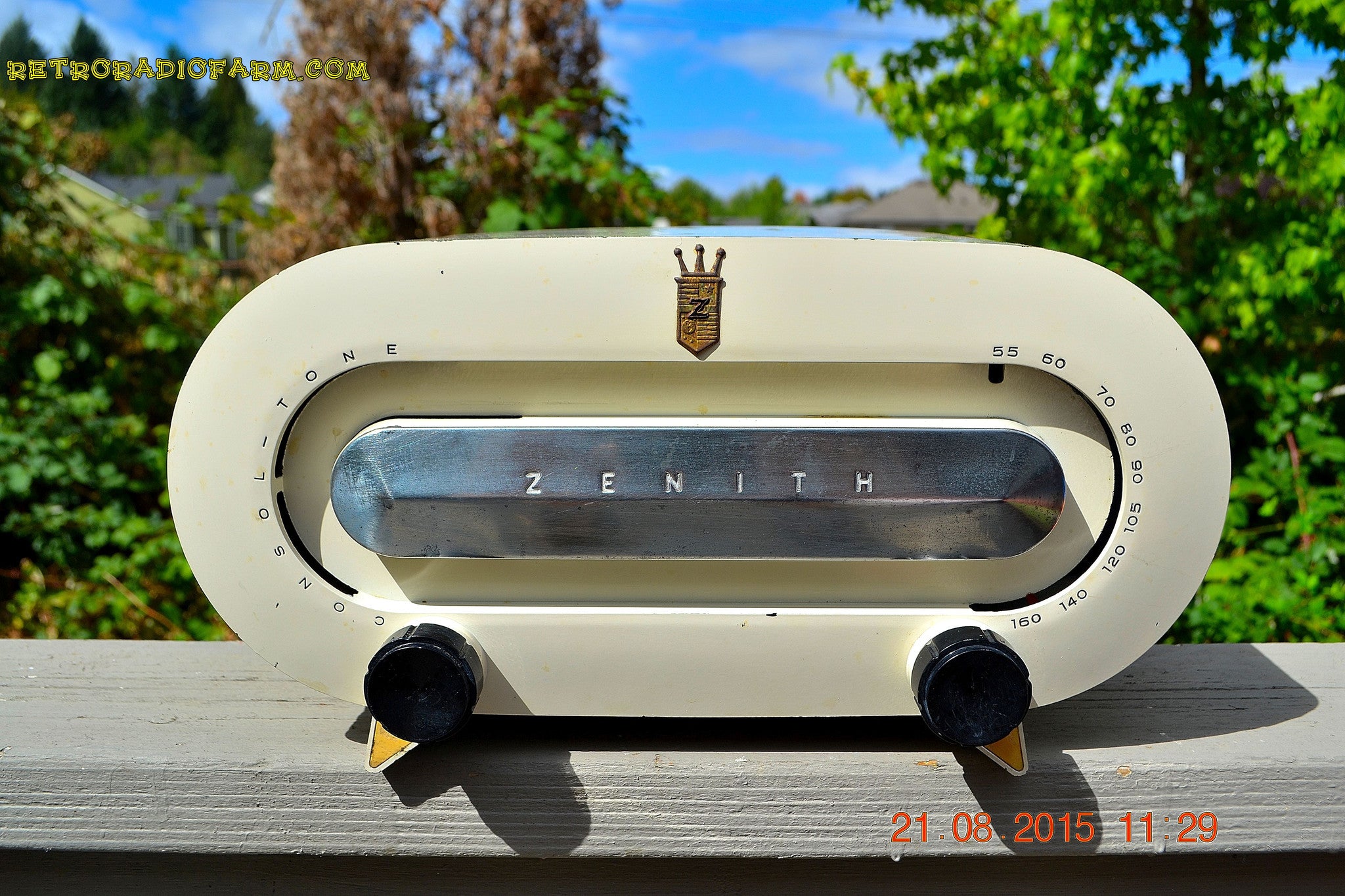 SOLD! - Aug 24, 2015 - CASA BLANCO White Retro Jetsons Vintage 1950 Zenith Consol-Tone Racetrack Model H511W AM Tube Radio WORKS! - [product_type} - Zenith - Retro Radio Farm