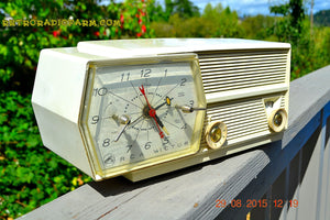 SOLD! - Dec 25, 2015 PAPER WHITE Mid Century Retro Jetsons Vintage 1957 RCA Victor Model 8-C-6E AM Tube Radio Works!