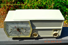画像をギャラリービューアに読み込む, SOLD! - Dec 25, 2015 PAPER WHITE Mid Century Retro Jetsons Vintage 1957 RCA Victor Model 8-C-6E AM Tube Radio Works! - [product_type} - RCA Victor - Retro Radio Farm