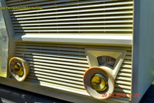 Charger l&#39;image dans la galerie, SOLD! - Dec 25, 2015 PAPER WHITE Mid Century Retro Jetsons Vintage 1957 RCA Victor Model 8-C-6E AM Tube Radio Works! - [product_type} - RCA Victor - Retro Radio Farm
