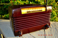 Charger l&#39;image dans la galerie, SOLD! - Nov 23, 2015 - BLUETOOTH MP3 READY - Post WWII 1952 Wards Airline Model 05BR-1525C AM Brown Bakelite Tube Radio Totally Restored! - [product_type} - Airline - Retro Radio Farm