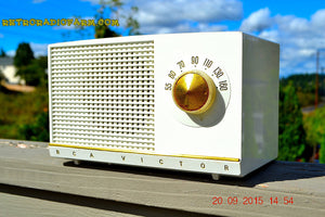 売れました！ - 2015 年 12 月 22 日 - Bluetooth MP3 対応 - スノー ホワイト レトロ Jetsons 1954 RCA Victor モデル 3-X-536 真空管 AM ラジオが動作します。