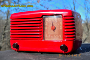 売れました！ - 2016 年 1 月 8 日 - リップスティック レッド ヴィンテージ デコ レトロ 1948 Philco Transitone 48-200 AM ベークライト管ラジオは動作します。おお！