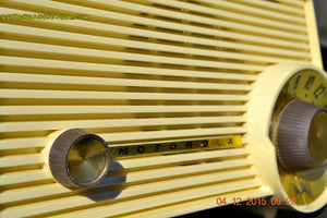SOLD! - Jan 13, 2016 - IVORY Mocha Dragster Mid Century Retro Jetsons 1957-58 Motorola 5T22W Tube AM Radio Near Mint! - [product_type} - Motorola - Retro Radio Farm