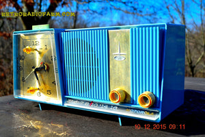 売れました！ - 2016 年 2 月 15 日 - Motorola C11G クロック ラジオ ベイビー ブルー 1960 真空管 AM クロック ラジオが完全に復元されました。レア！