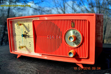 Charger l&#39;image dans la galerie, SOLD! - Apr 15, 2016 - BLUETOOTH MP3 Ready - Salmon Pink Mid Century Jetsons 1959 Zenith Model E514A Tube AM Clock Radio Works Great! - [product_type} - General Electric - Retro Radio Farm