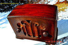 Charger l&#39;image dans la galerie, SOLD! - Apr 15, 2016 - BLUETOOTH MP3 READY - Mini Tombstone Wood Art Nouveau Retro 1935 Colonial AM Tube Radio Totally Restored! Wow! - [product_type} - Colonial - Retro Radio Farm