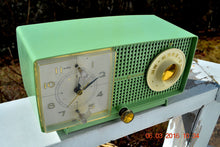 Charger l&#39;image dans la galerie, SOLD! - May 4, 2016 - BLUETOOTH MP3 READY - Mint Green 1958 Retro Vintage Jetsons GE General Electric Tube AM Radio Model C435 Radio Works!! - [product_type} - General Electric - Retro Radio Farm