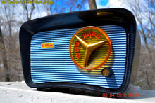 Charger l&#39;image dans la galerie, SOLD! - Apr 4, 2016 - BLUETOOTH MP3 READY - SO JETSONS LOOKING Retro Vintage AQUA and BLACK 1959 Travler T-204 AM Tube Radio WORKS! - [product_type} - Travler - Retro Radio Farm