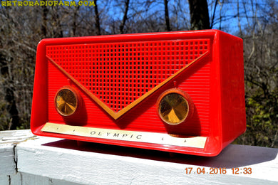 売れました！ - 2016 年 4 月 21 日 - 消防エンジン レッド ミッドセンチュリー レトロ Jetsons 1959 オリンピック モデル 550-551 真空管 AM ラジオが動作します。