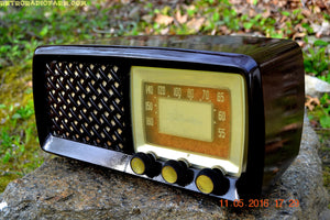 売れました！ - 2016 年 7 月 4 日 - Bluetooth MP3 対応 - ブレッド ボックス スタイル ブラウン レトロ Jetsons ヴィンテージ 1955 シルバートーン モデル 2014 AM 真空管ラジオが完全に復元されました。