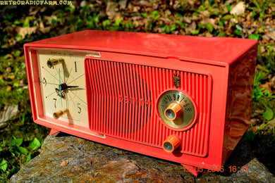 売れました！ - 2016 年 5 月 30 日 - Bluetooth MP3 対応 - サーモン ピンク ミッドセンチュリー Jetsons 1959 Zenith モデル E514A チューブ AM クロック ラジオは素晴らしい動作をします。