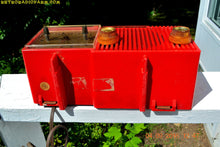 画像をギャラリービューアに読み込む, SOLD! - Oct 25, 2016 - CARDINAL Red Retro Jetsons 1957 Motorola Model 56CS34 Tube AM Clock Radio Totally Restored! - [product_type} - Motorola - Retro Radio Farm