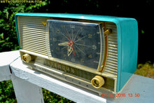 画像をギャラリービューアに読み込む, SOLD! - Oct 22, 2016 - BEAUTIFUL Turquoise And White Retro Jetsons 1958 RCA Victor 9-C-71 Tube AM Clock Radio Works Great But Has Cracks! - [product_type} - RCA Victor - Retro Radio Farm