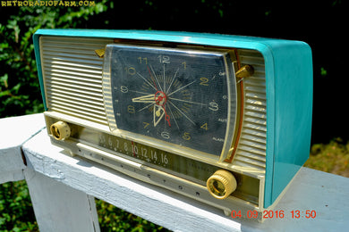 SOLD! - Oct 22, 2016 - BEAUTIFUL Turquoise And White Retro Jetsons 1958 RCA Victor 9-C-71 Tube AM Clock Radio Works Great But Has Cracks!