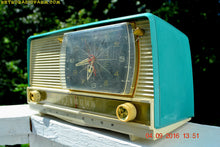 Charger l&#39;image dans la galerie, SOLD! - Oct 22, 2016 - BEAUTIFUL Turquoise And White Retro Jetsons 1958 RCA Victor 9-C-71 Tube AM Clock Radio Works Great But Has Cracks! - [product_type} - RCA Victor - Retro Radio Farm