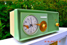 Charger l&#39;image dans la galerie, SOLD! - Dec 18, 2016 - PASTEL GREEN Retro Jetsons 1958 Motorola 5C23GW Tube AM Clock Radio Beautiful! - [product_type} - Motorola - Retro Radio Farm