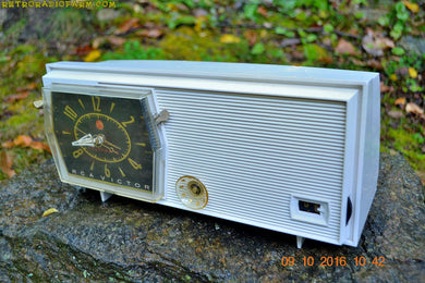 SOLD! - Sept 20, 2017 - PAPER WHITE Mid Century Retro RCA Victor C-4E Clock Radio 1959 Tube AM Clock Radio Works Great!