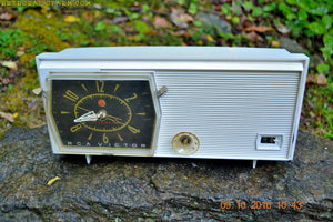 SOLD! - Sept 20, 2017 - PAPER WHITE Mid Century Retro RCA Victor C-4E Clock Radio 1959 Tube AM Clock Radio Works Great! - [product_type} - RCA Victor - Retro Radio Farm