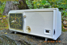 画像をギャラリービューアに読み込む, SOLD! - Sept 20, 2017 - PAPER WHITE Mid Century Retro RCA Victor C-4E Clock Radio 1959 Tube AM Clock Radio Works Great! - [product_type} - RCA Victor - Retro Radio Farm