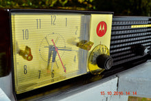 Charger l&#39;image dans la galerie, SOLD! - Dec 17, 2016 - IMMACULATE Expresso Bi-level Retro Jetsons 1957 Motorola 57CD Tube AM Clock Radio Pristine! - [product_type} - Motorola - Retro Radio Farm