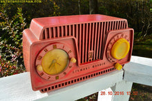 Charger l&#39;image dans la galerie, SOLD! - Oct 28, 2016 - ROSE PINK Retro Jetsons 1954 Stewart Warner Model 9187-J Tube AM Clock Radio Sounds Great! - [product_type} - Admiral - Retro Radio Farm