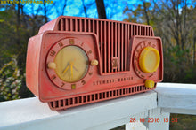 画像をギャラリービューアに読み込む, SOLD! - Oct 28, 2016 - ROSE PINK Retro Jetsons 1954 Stewart Warner Model 9187-J Tube AM Clock Radio Sounds Great! - [product_type} - Admiral - Retro Radio Farm