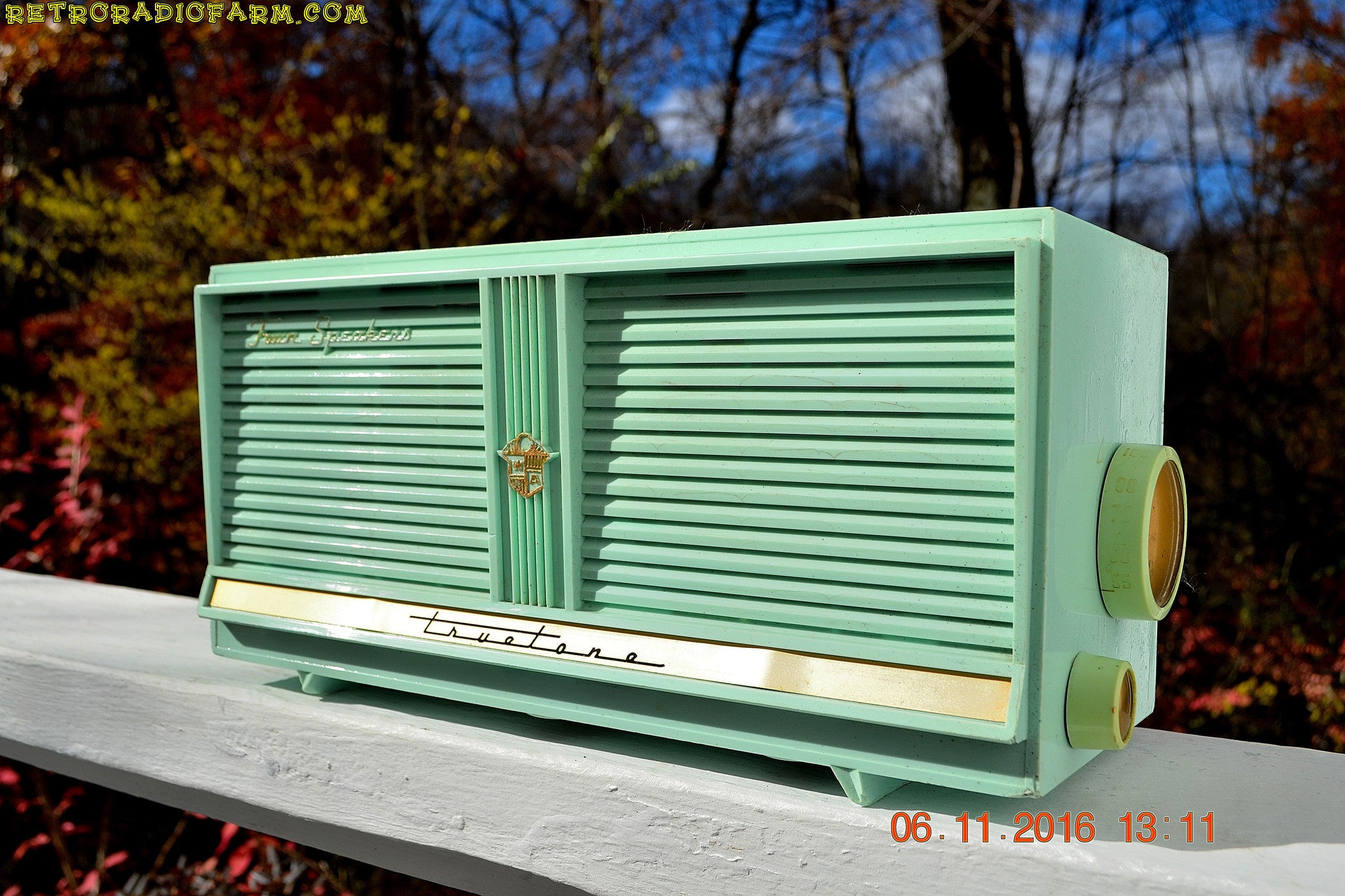 SOLD! - Sept 1, 2017 - PISTACHIO GREEN BLASTER Twin Speaker Retro Vintage 1959 Truetone Model 2857 AM Tube Radio Hard Rocker! - [product_type} - Truetone - Retro Radio Farm